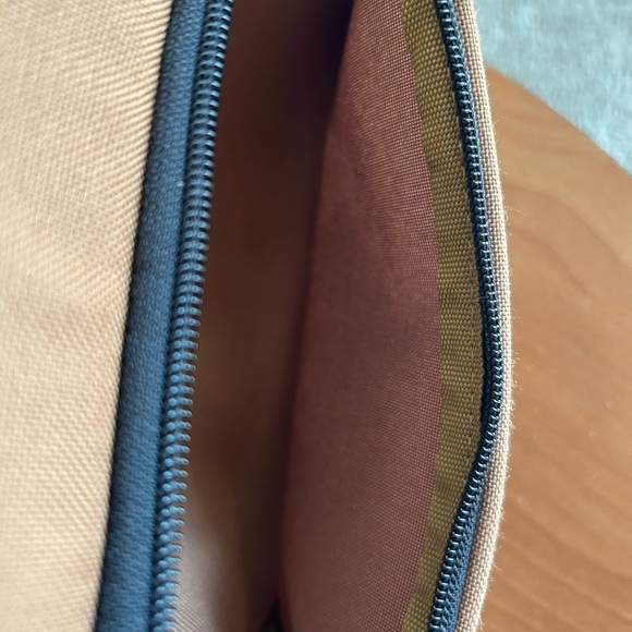 Carhartt Deluxe Dual Compartment
Insulated Lunch Cooler Bag - Picture 11 of 12